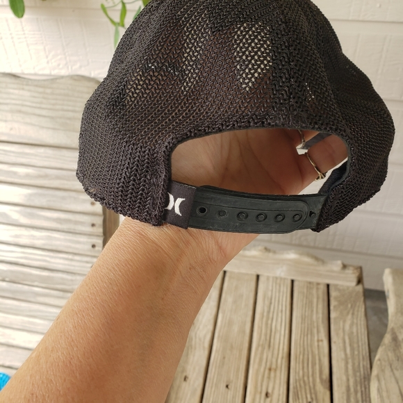 Hurley Ball Cap gray black cap Two Tone Snap Back Mesh - Picture 3 of 3